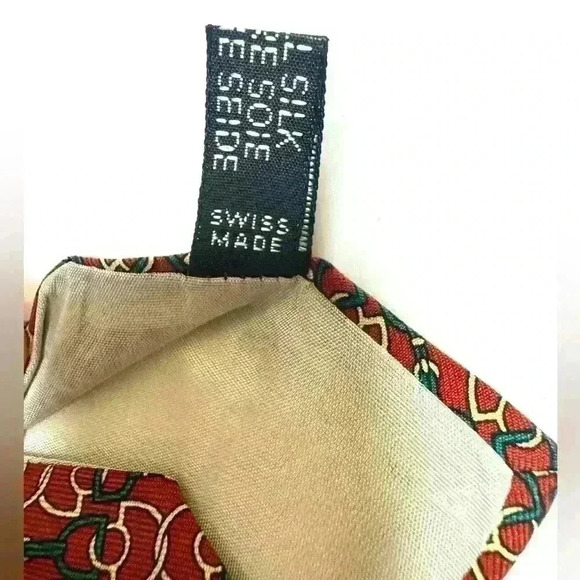 Vintage Burberry Men’s Silk Red Yellow Green Printed Tie. - Picture 6 of 6